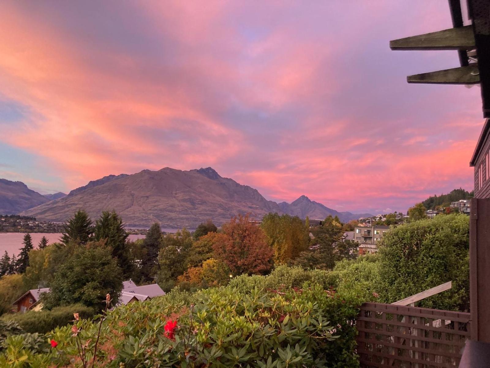 4 Bedroom Home, Unlimited Wifi, Fantastic Lake Views With Private Balcony Queenstown Extérieur photo