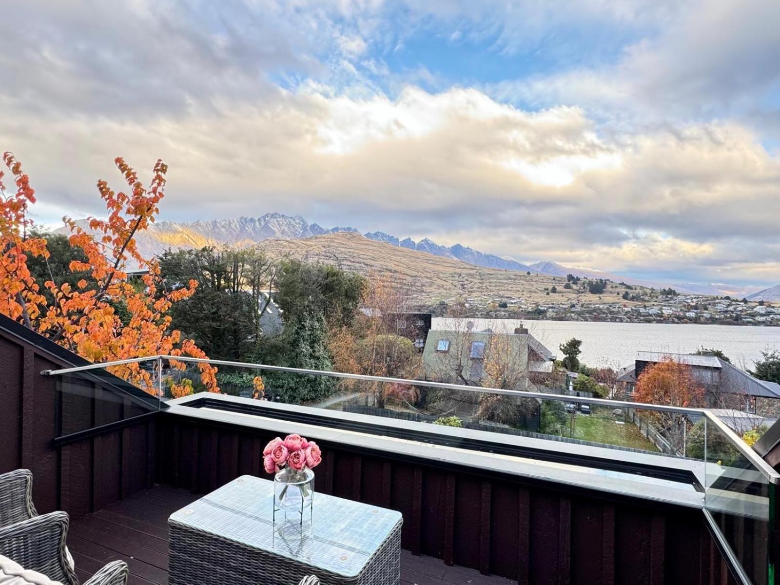 4 Bedroom Home, Unlimited Wifi, Fantastic Lake Views With Private Balcony Queenstown Extérieur photo