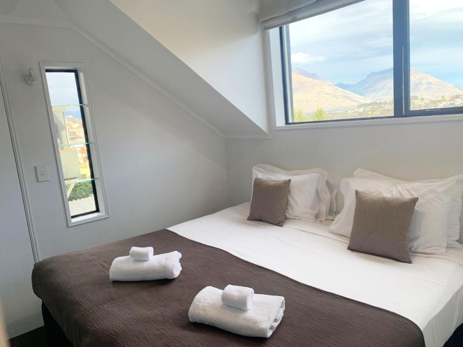 4 Bedroom Home, Unlimited Wifi, Fantastic Lake Views With Private Balcony Queenstown Extérieur photo