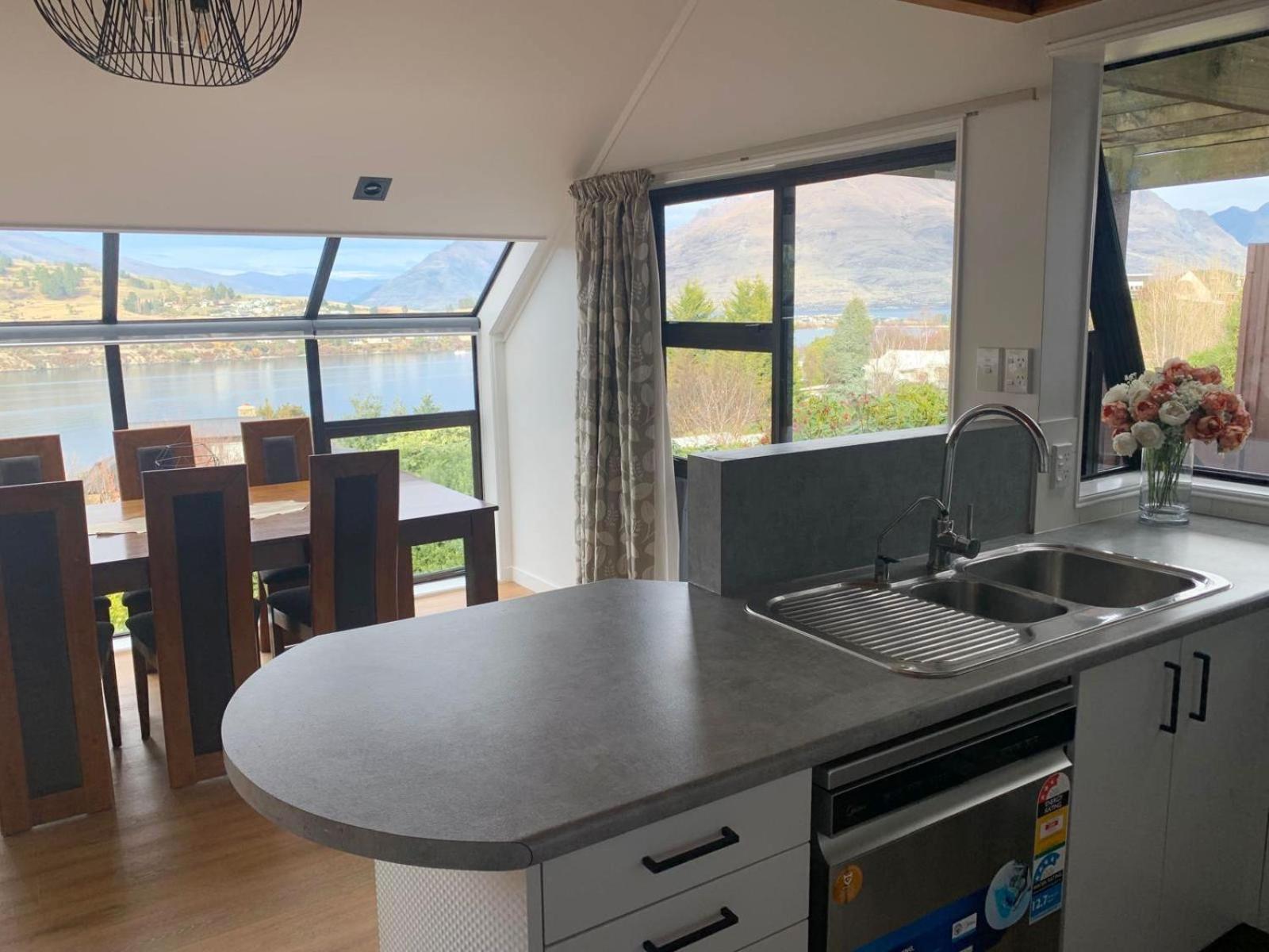 4 Bedroom Home, Unlimited Wifi, Fantastic Lake Views With Private Balcony Queenstown Extérieur photo